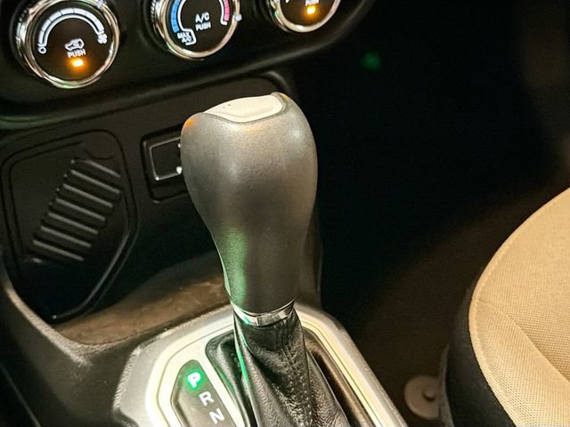 Used 2016 Jeep Renegade Latitude image 16