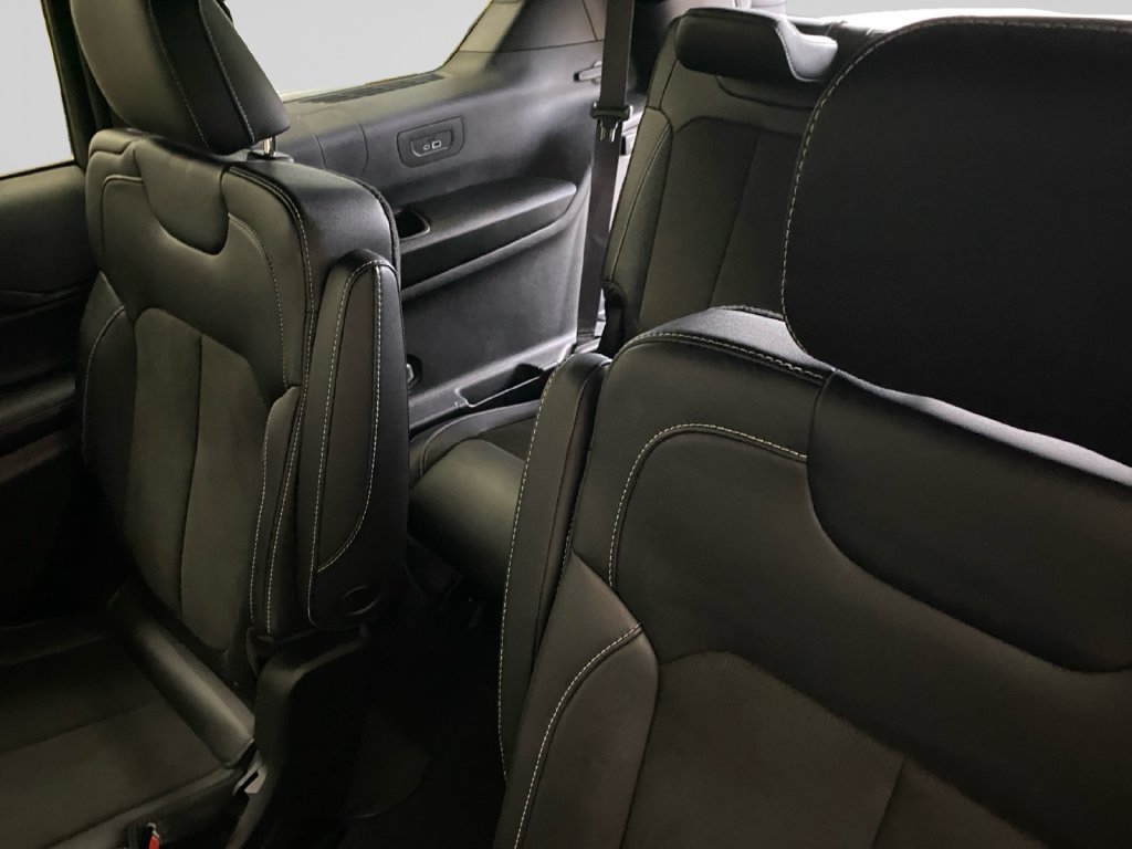 Certified 2023 Jeep Grand Cherokee L Altitude AWD/4WD image 18