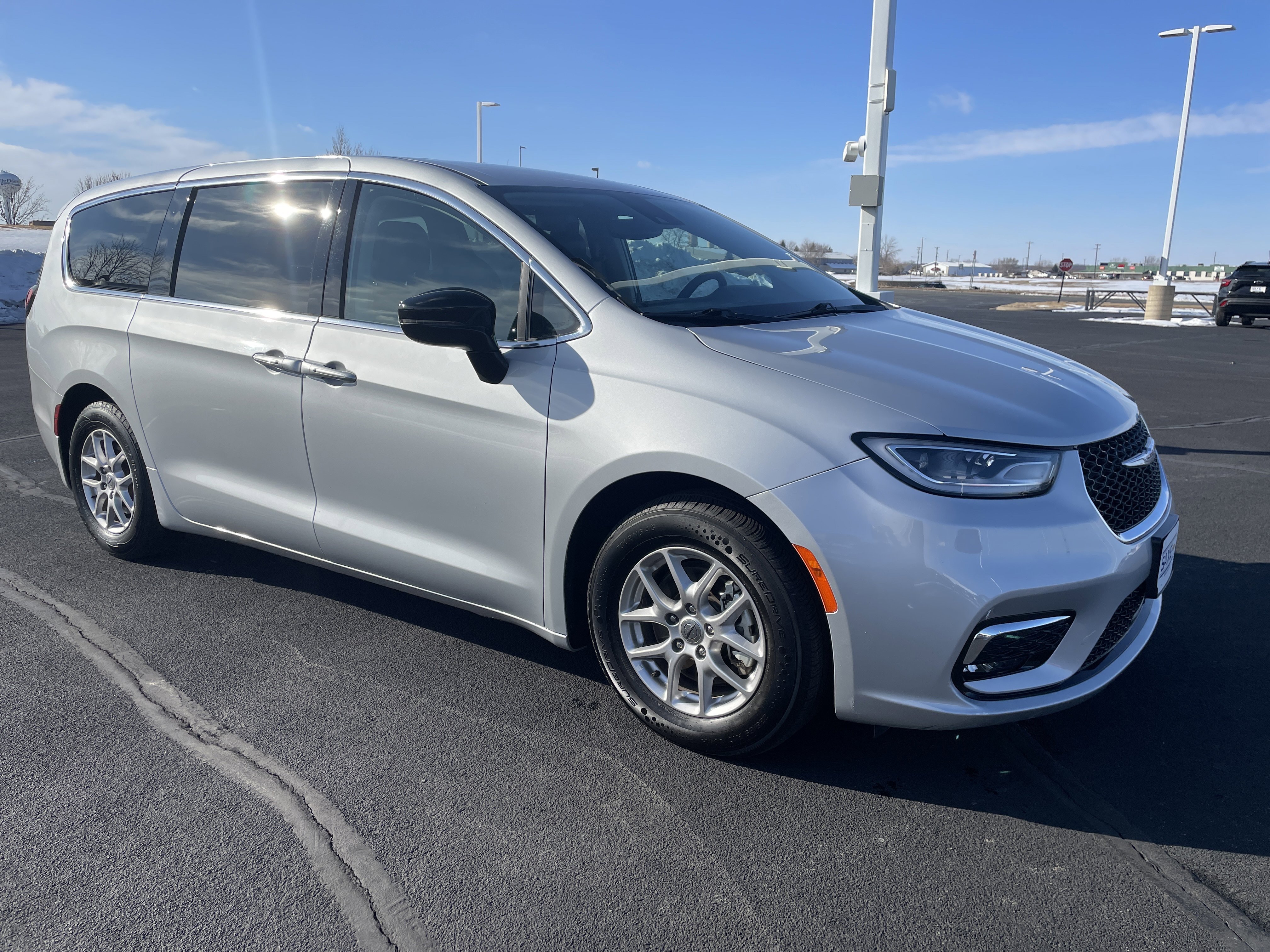 Used 2024 Chrysler Pacifica Touring-L image 7