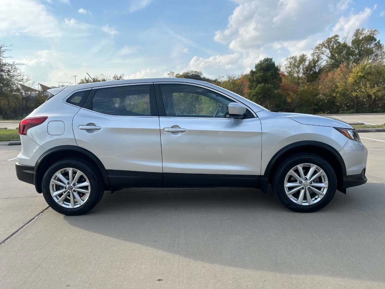 Used 2018 Nissan Rogue Sport S w/ S Appearance Package image 5