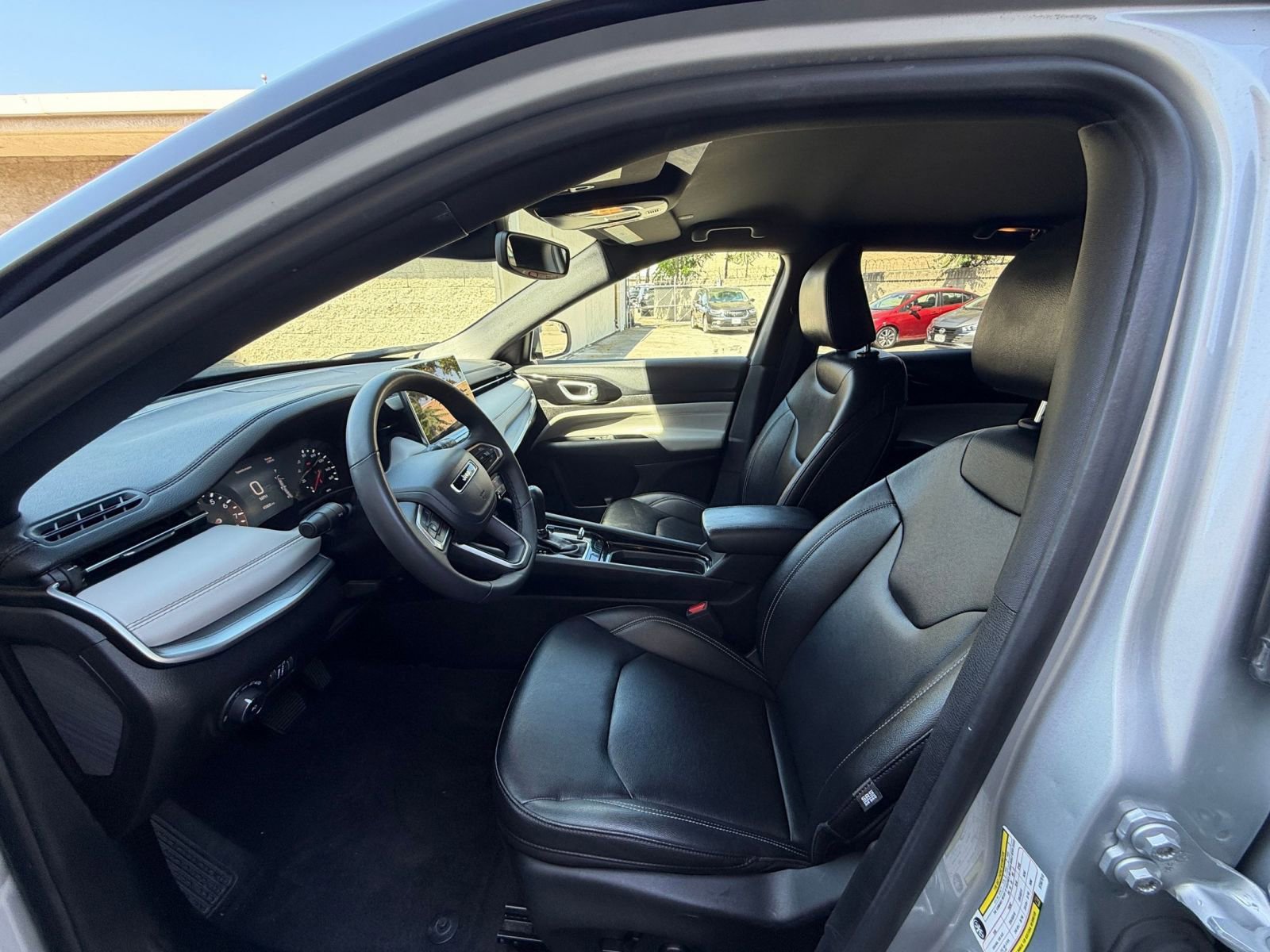 Used 2025 Jeep Compass Limited AWD/4WD image 28