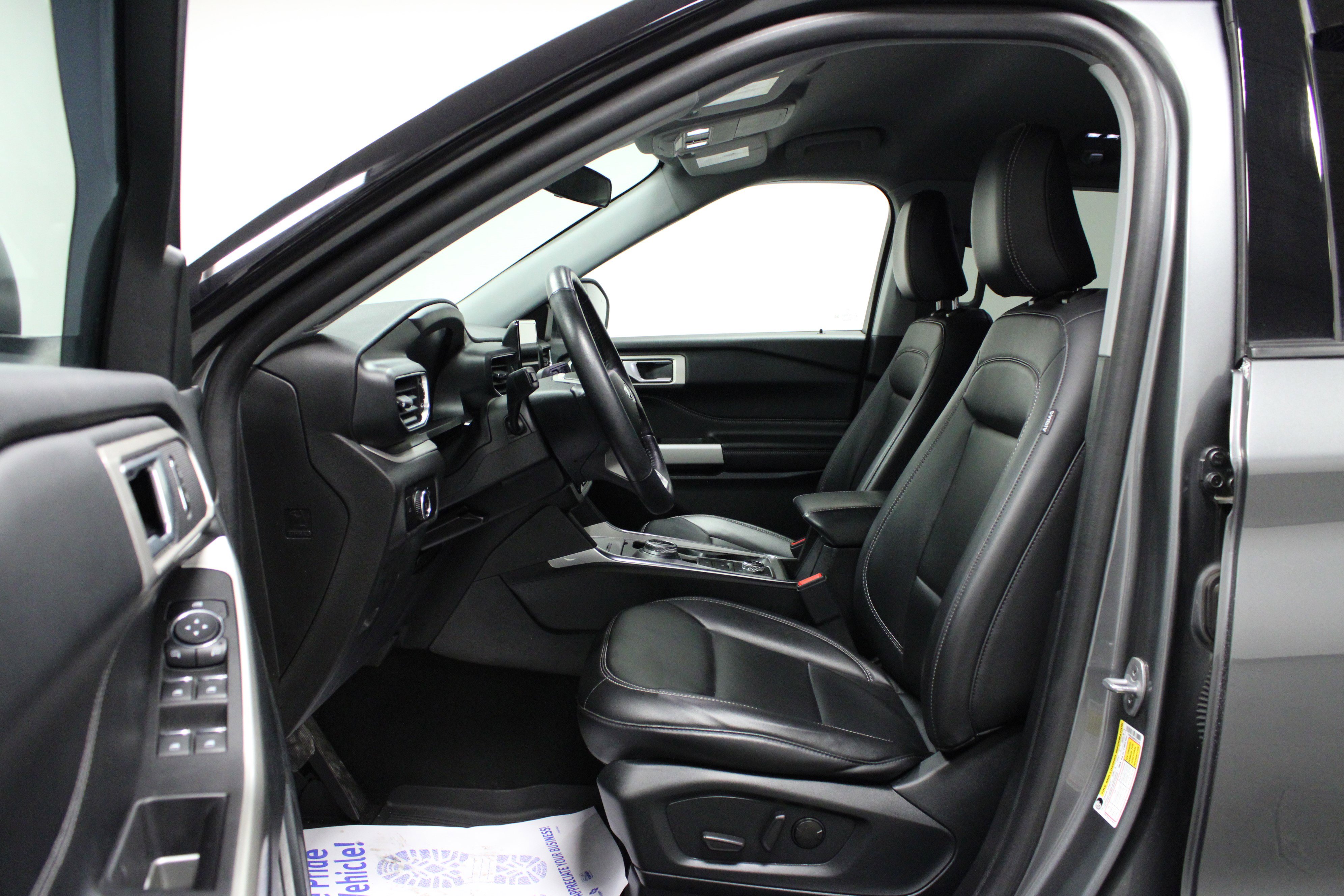 Used 2023 Ford Explorer XLT w/ Equipment Group 202A image 12