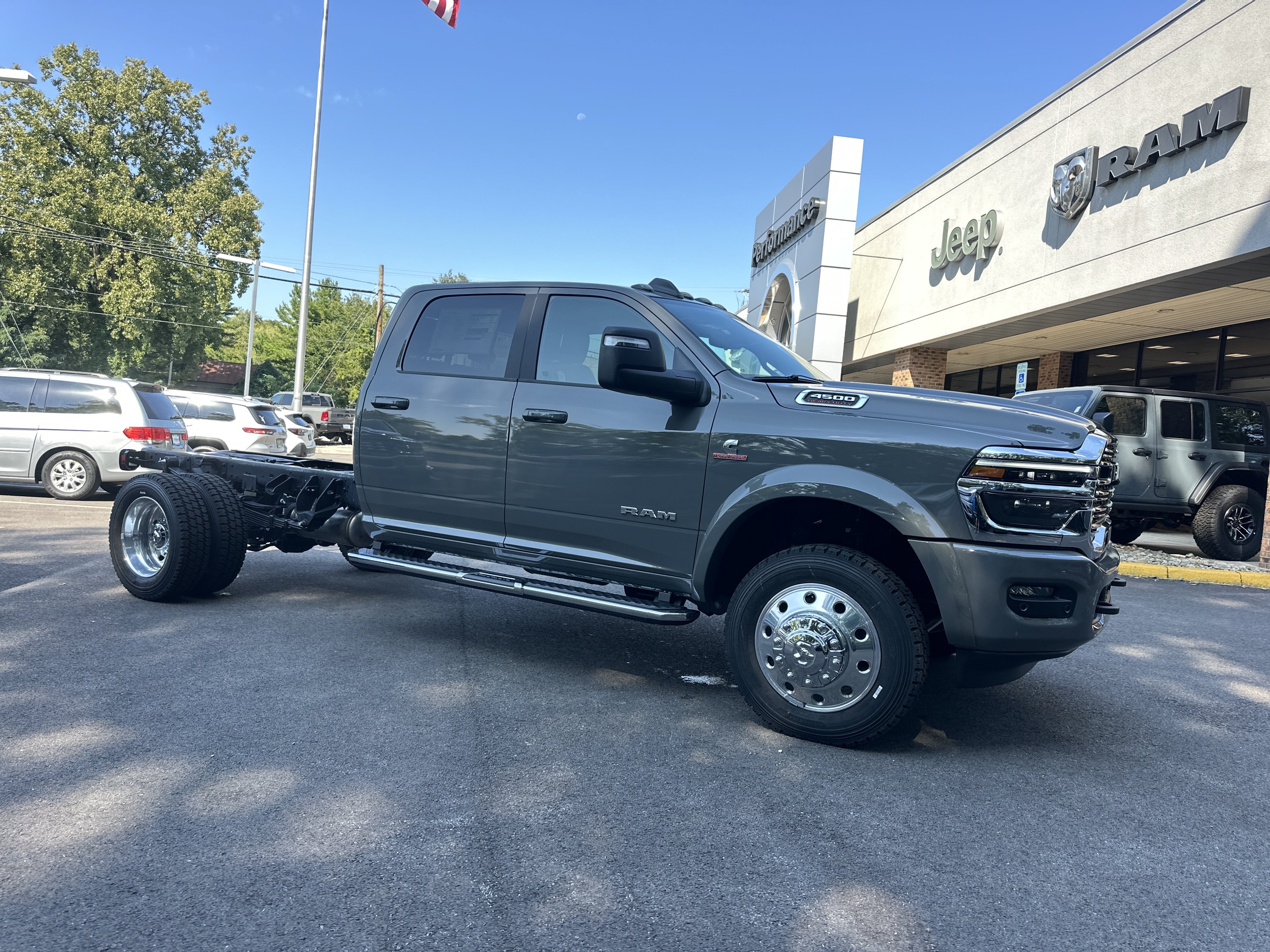 New 2027 RAM 4500 4x4 Crew Cab DRW w/ Laramie Trim Package image 22