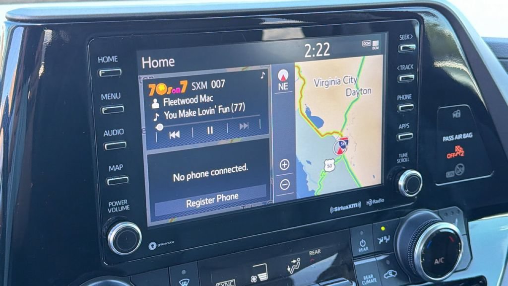 Used 2022 Toyota Highlander XLE AWD/4WD image 15