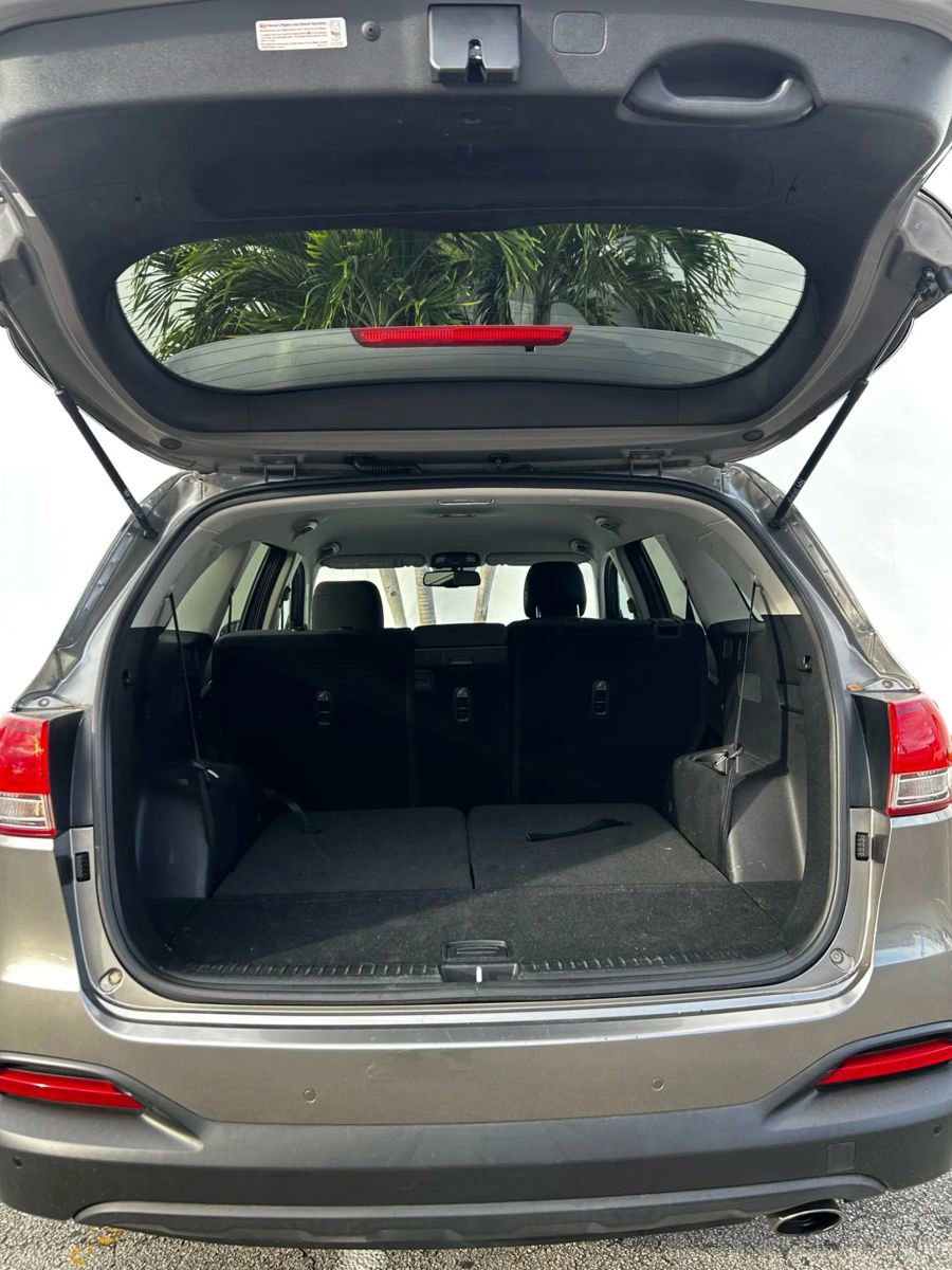 Used 2017 Kia Sorento LX w/ LX Convenience Package image 5