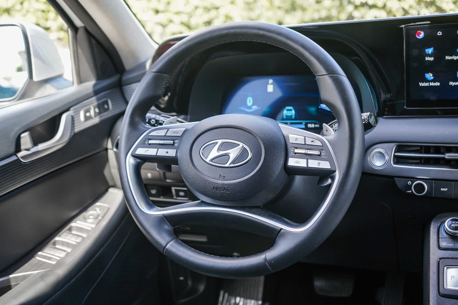 Used 2023 Hyundai Palisade Limited w/ Cargo Package FWD image 15