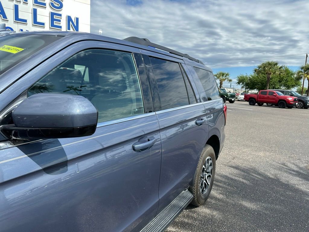 Used 2023 Ford Expedition XLT image 12