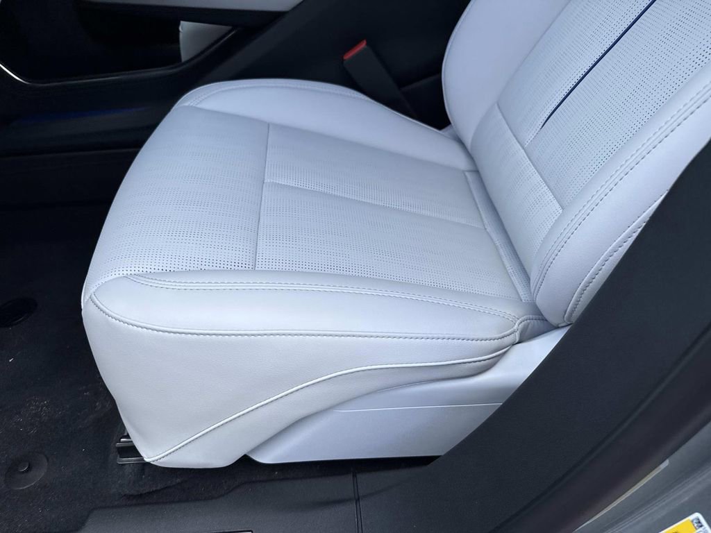 New 2025 Cadillac Lyriq Luxury image 19