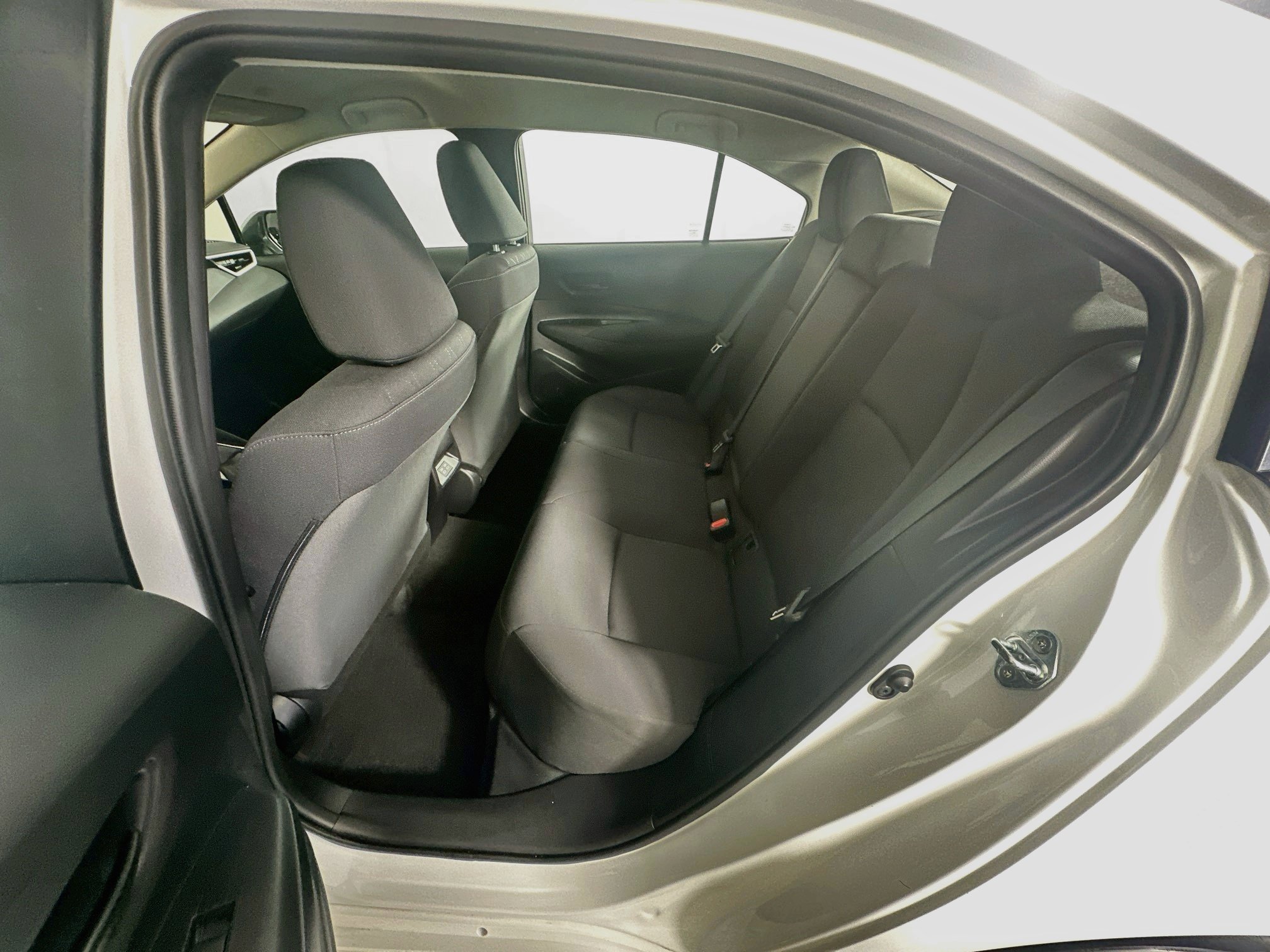 Used 2025 Toyota Corolla LE FWD image 25