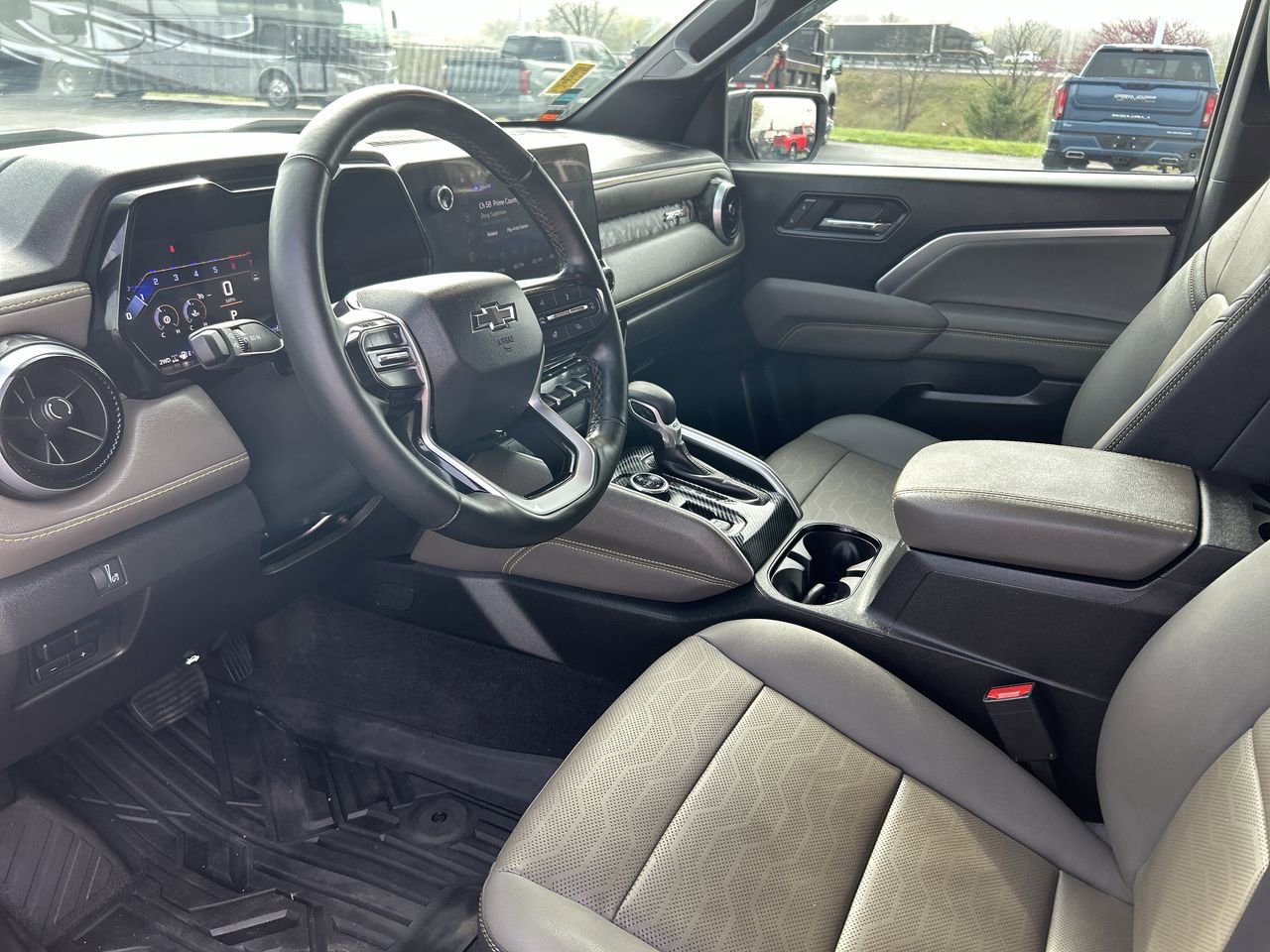 Used 2024 Chevrolet Colorado ZR2 w/ ZR2 Convenience Package III AWD/4WD image 25