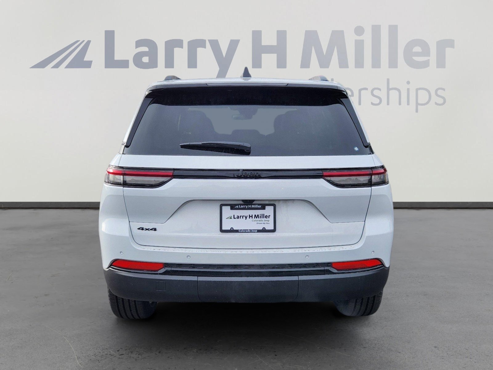 New 2025 Jeep Grand Cherokee Altitude image 3