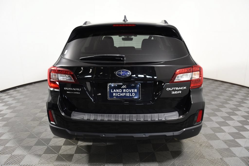 Used 2017 Subaru Outback 3.6R Touring AWD/4WD image 5