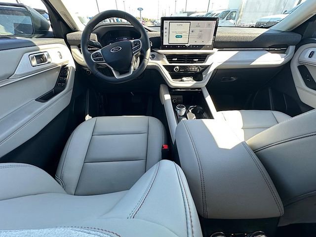 New 2025 Ford Explorer Active w/ Active Comfort Package image 18