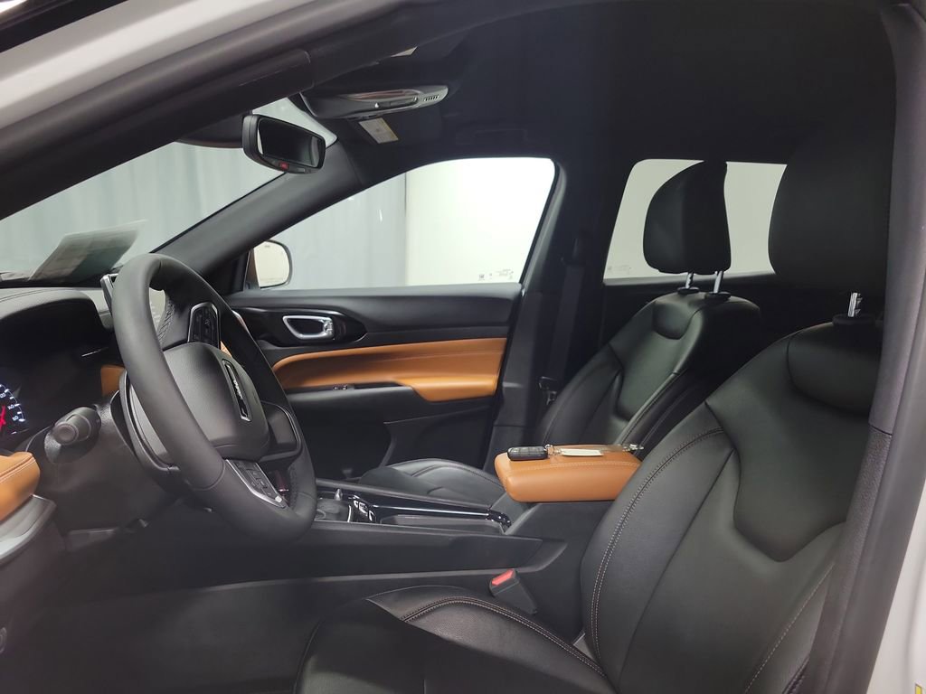 Used 2024 Jeep Compass Limited w/ Mopar Graphics Package image 12