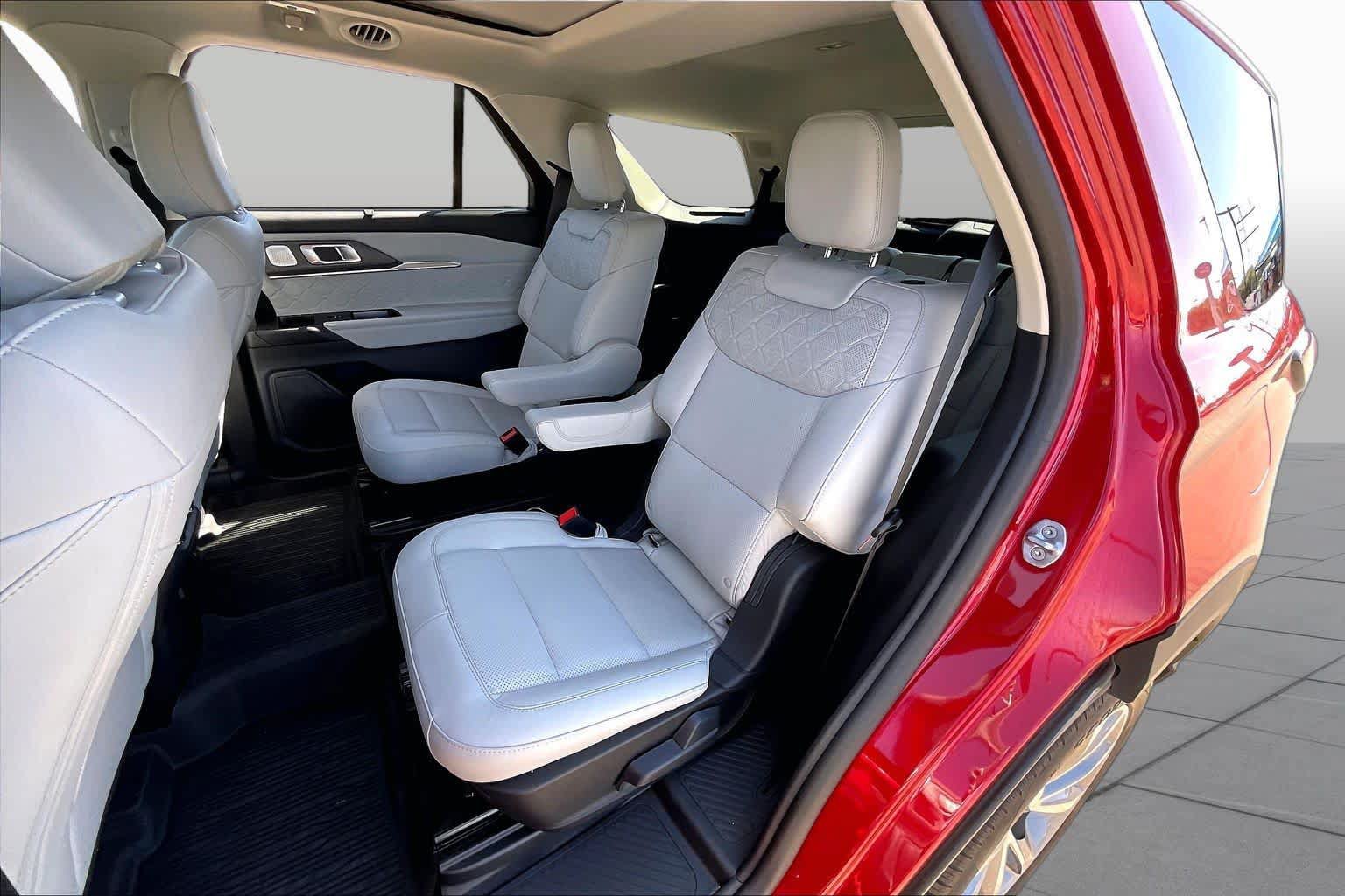 Used 2025 Ford Explorer Platinum w/ Ultimate Package AWD/4WD image 21