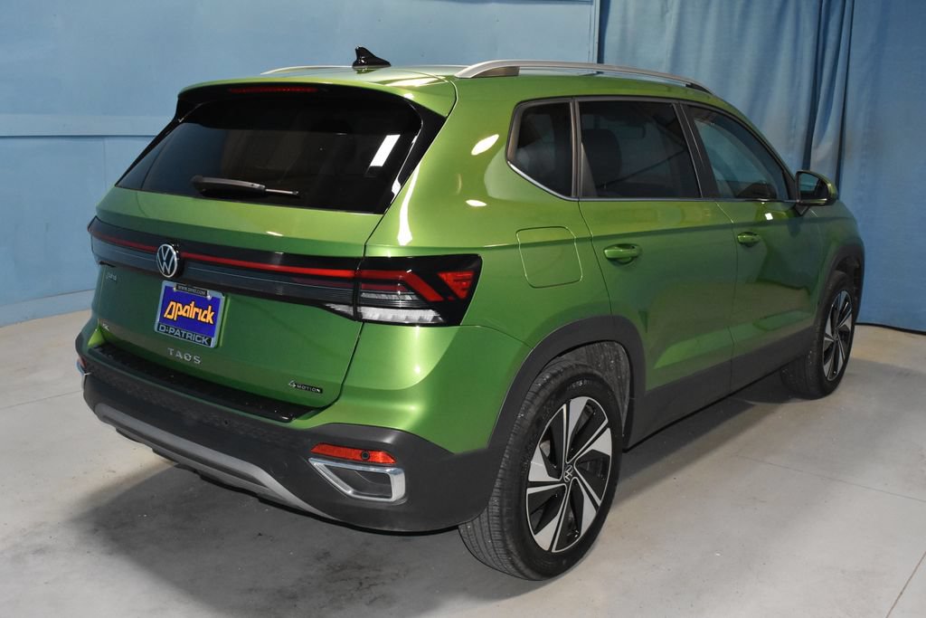 Certified 2025 Volkswagen Taos SE w/ Panoramic Sunroof Package AWD/4WD image 23