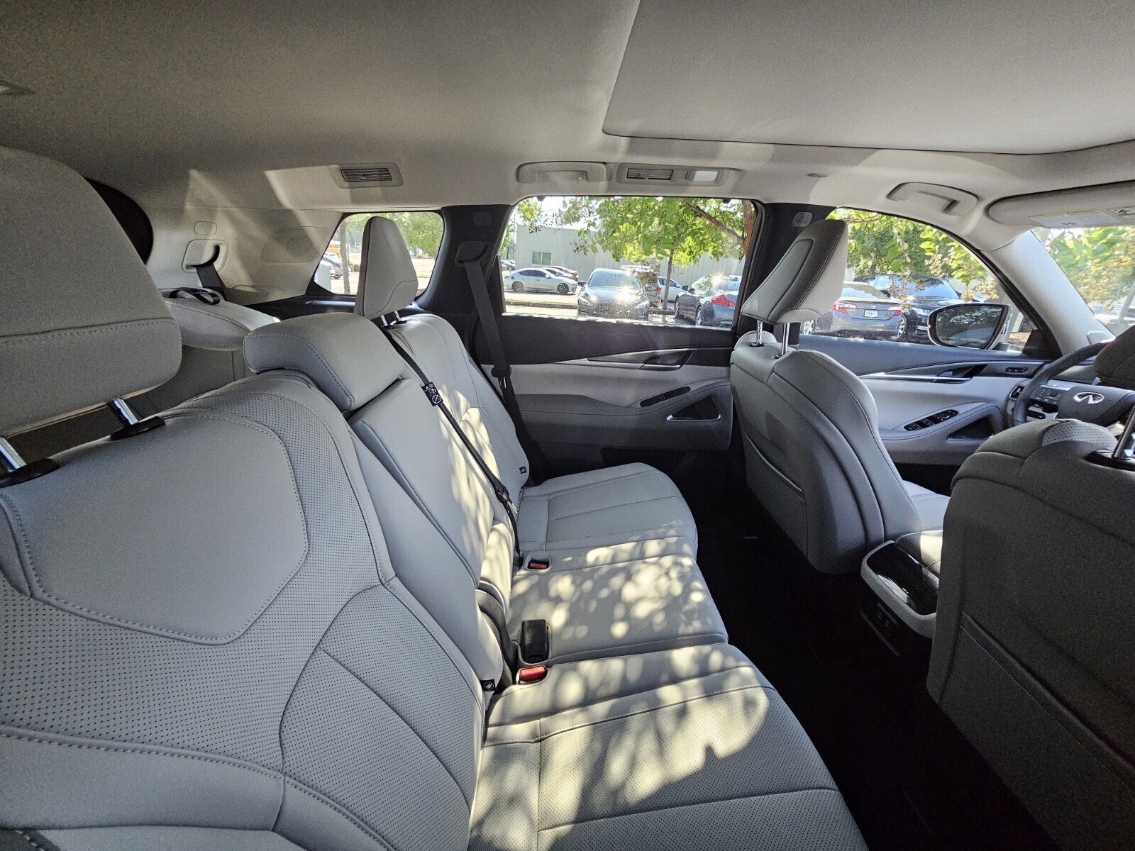 Used 2026 INFINITI QX60 Luxe w/ Cargo Package FWD image 8