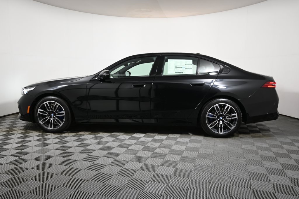 Used 2026 BMW 530i xDrive w/ M Sport Package AWD/4WD image 2