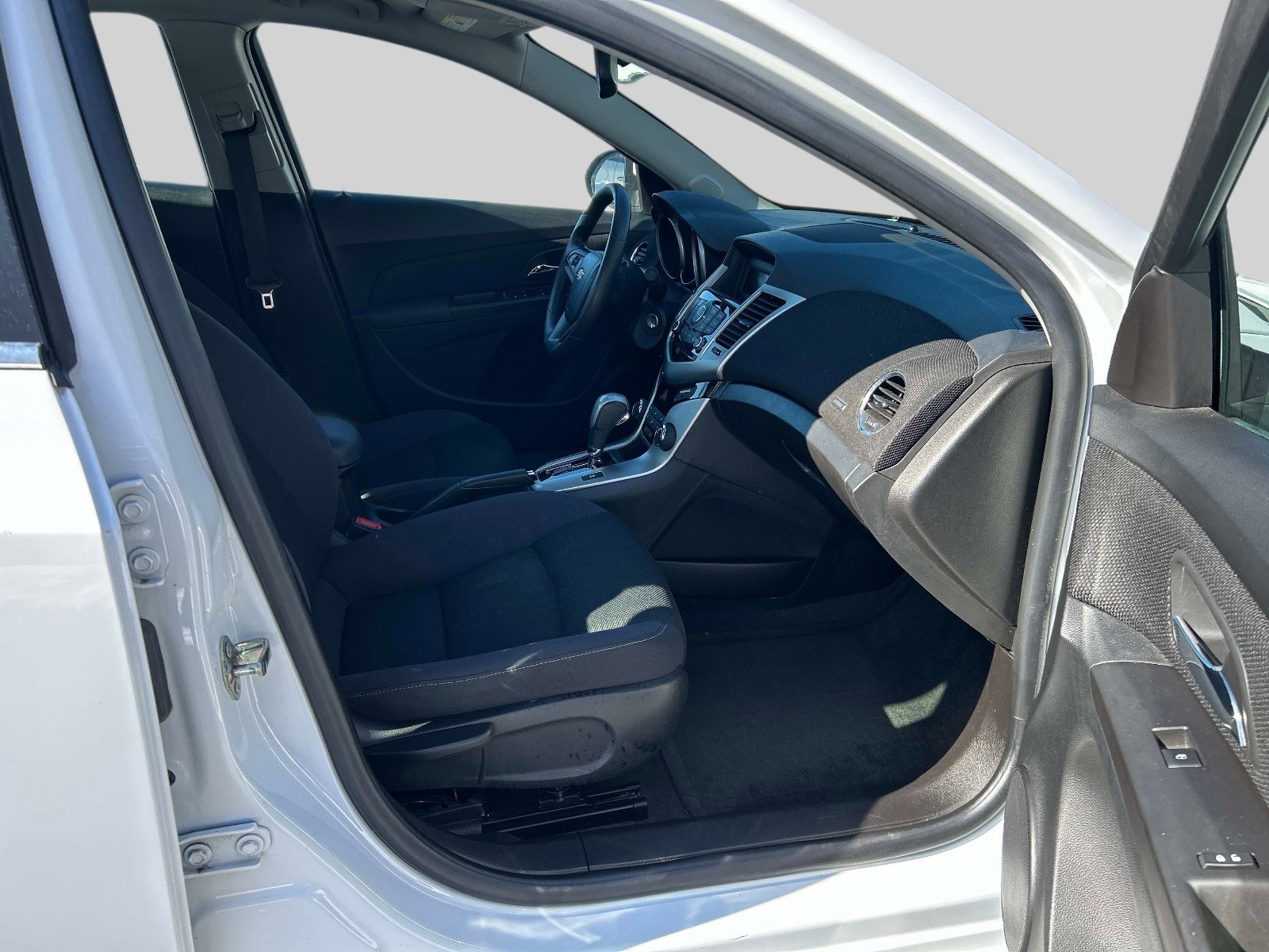 Used 2015 Chevrolet Cruze LT image 16