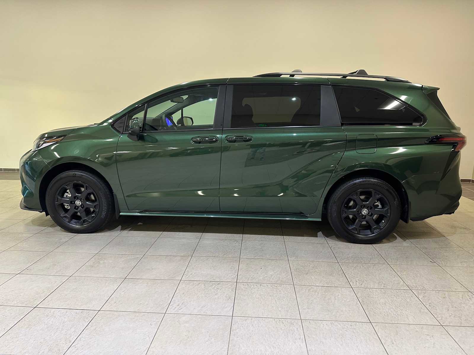 Certified 2025 Toyota Sienna XLE Woodland Edition image 3