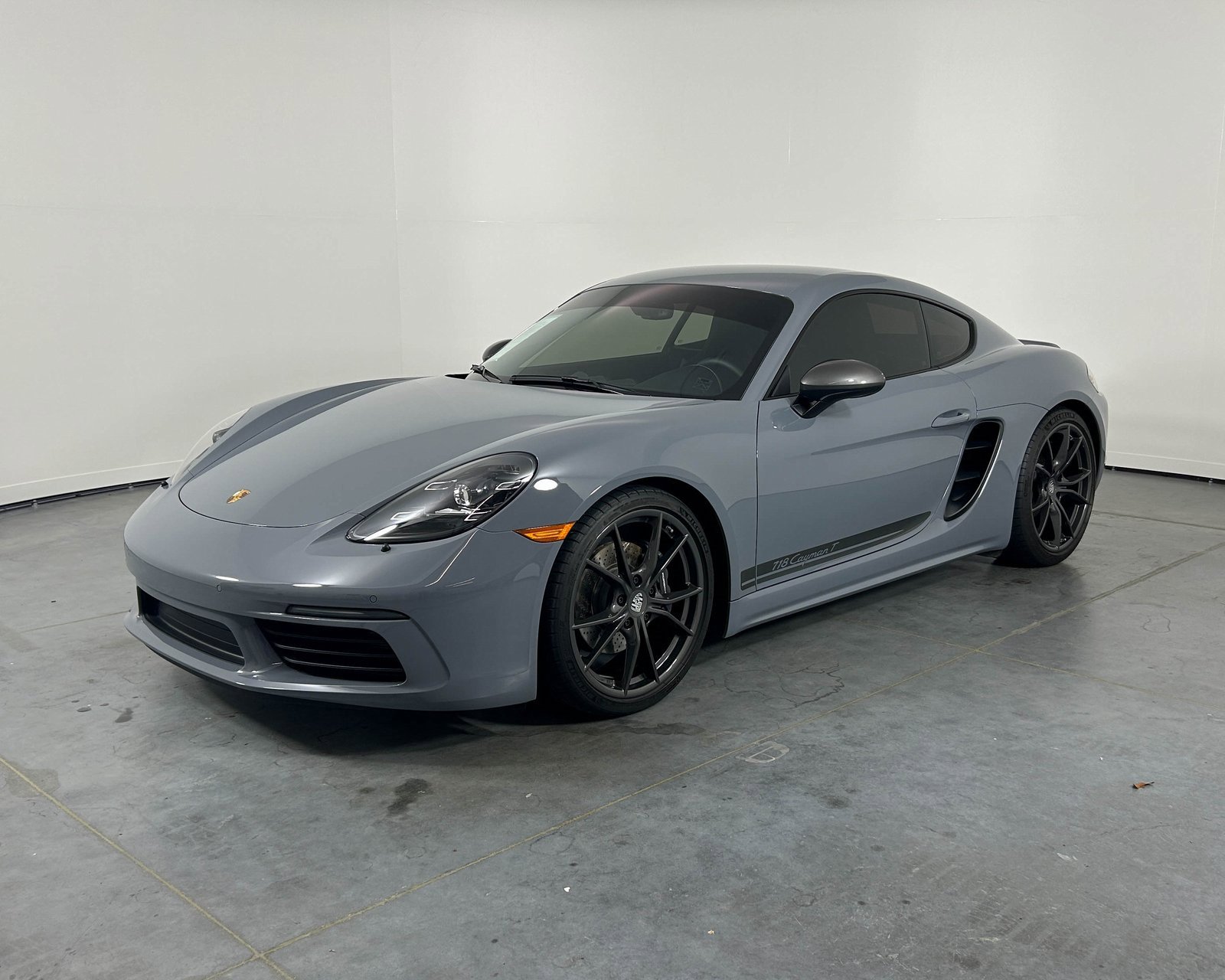 Used 2023 Porsche 718 Cayman image 1