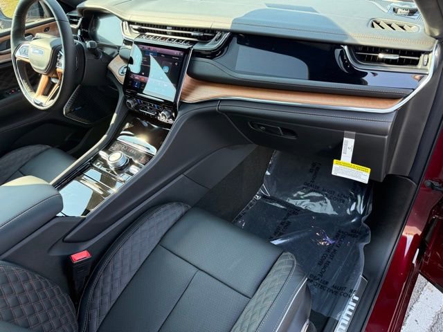 New 2025 Jeep Grand Cherokee Summit image 15