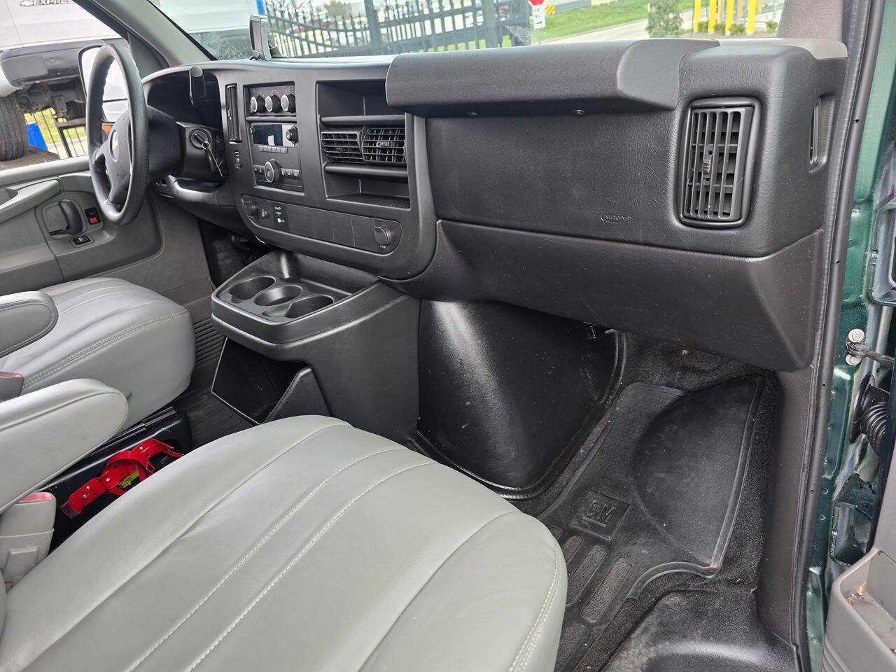 Used 2011 Chevrolet Express 3500 LS RWD image 20
