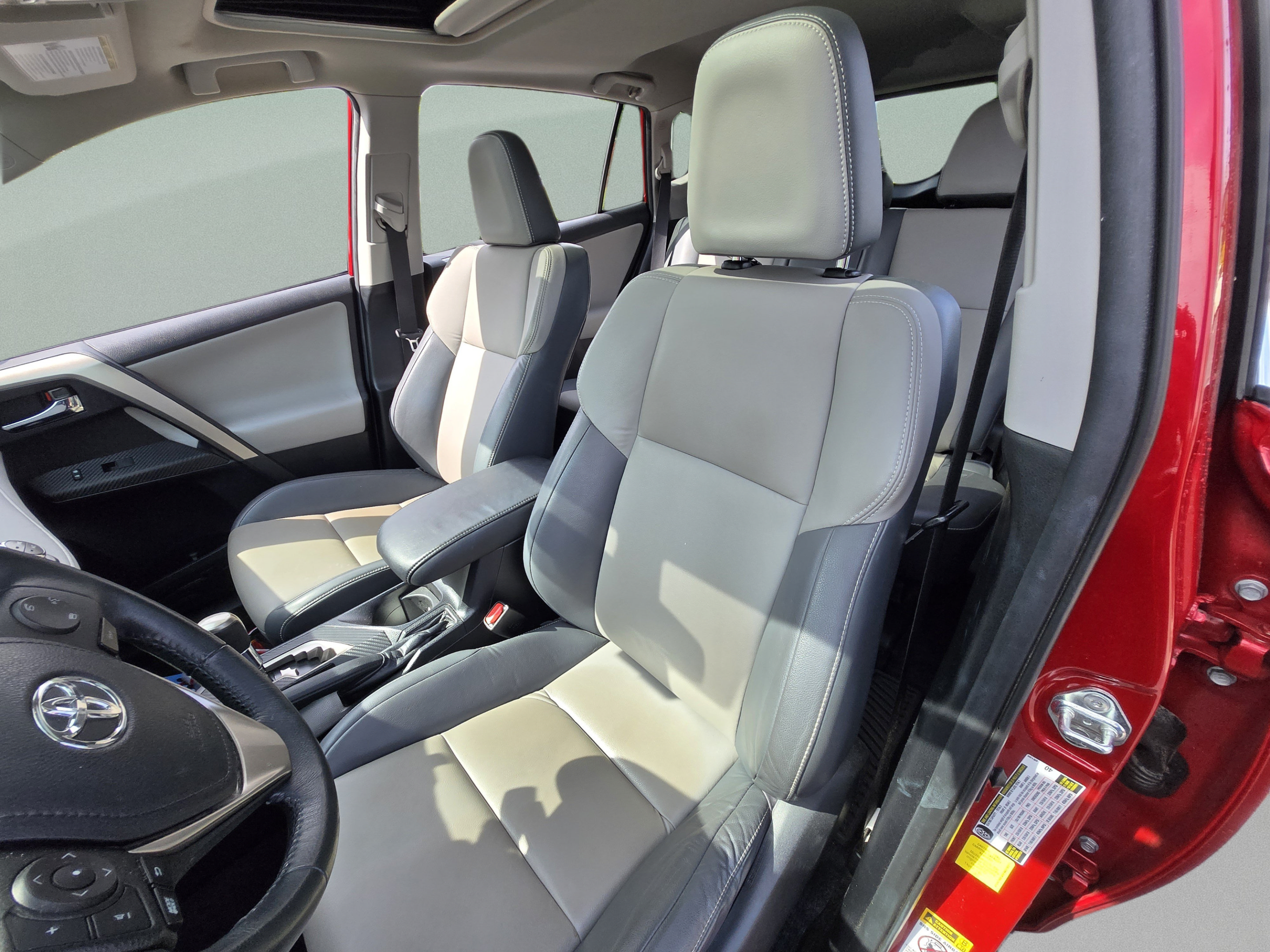 Used 2015 Toyota RAV4 Limited w/ Technology Package FWD image 13