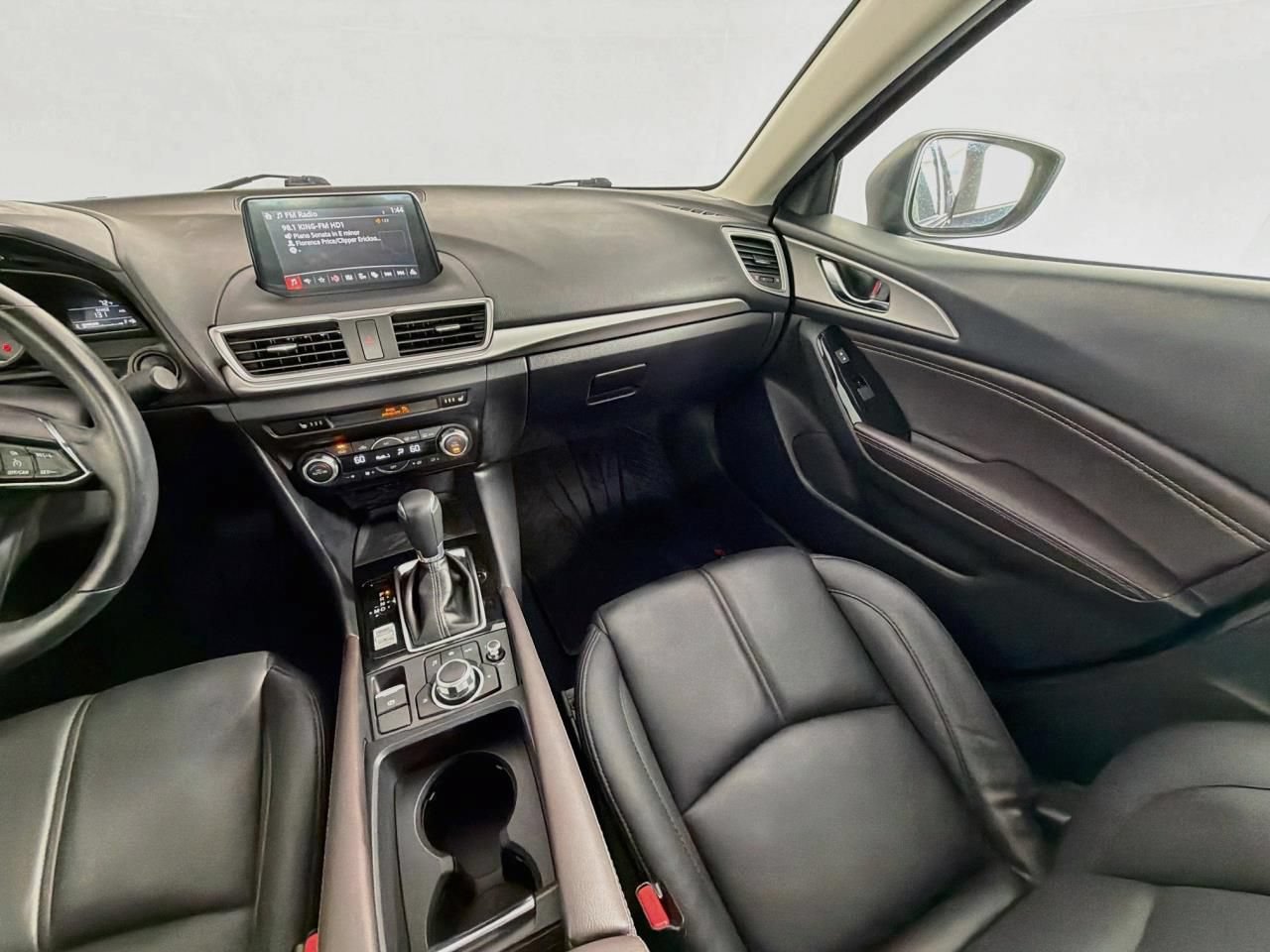 Used 2018 MAZDA MAZDA3 Touring FWD image 12