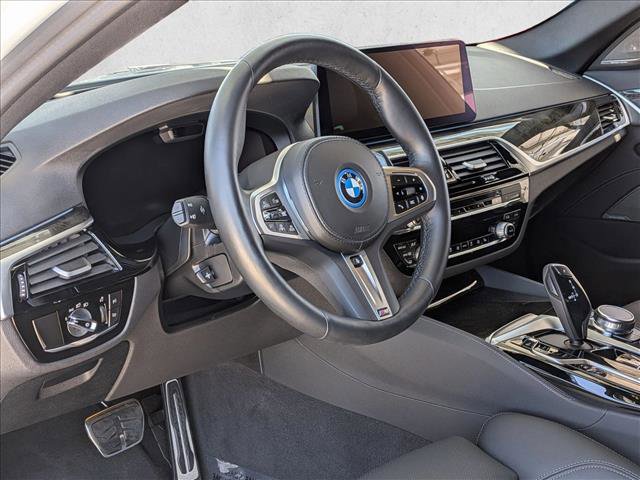 Used 2023 BMW 530e w/ M Sport Package image 10
