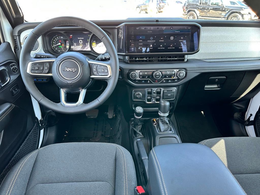 Used 2025 Jeep Wrangler Unlimited Sahara w/ Safety Group image 15