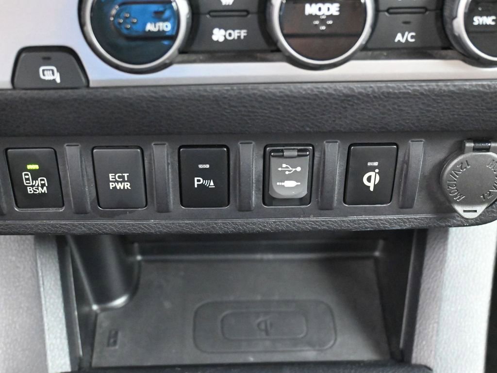 Certified 2017 Toyota Tacoma Limited w/ Tow Package RWD image 25