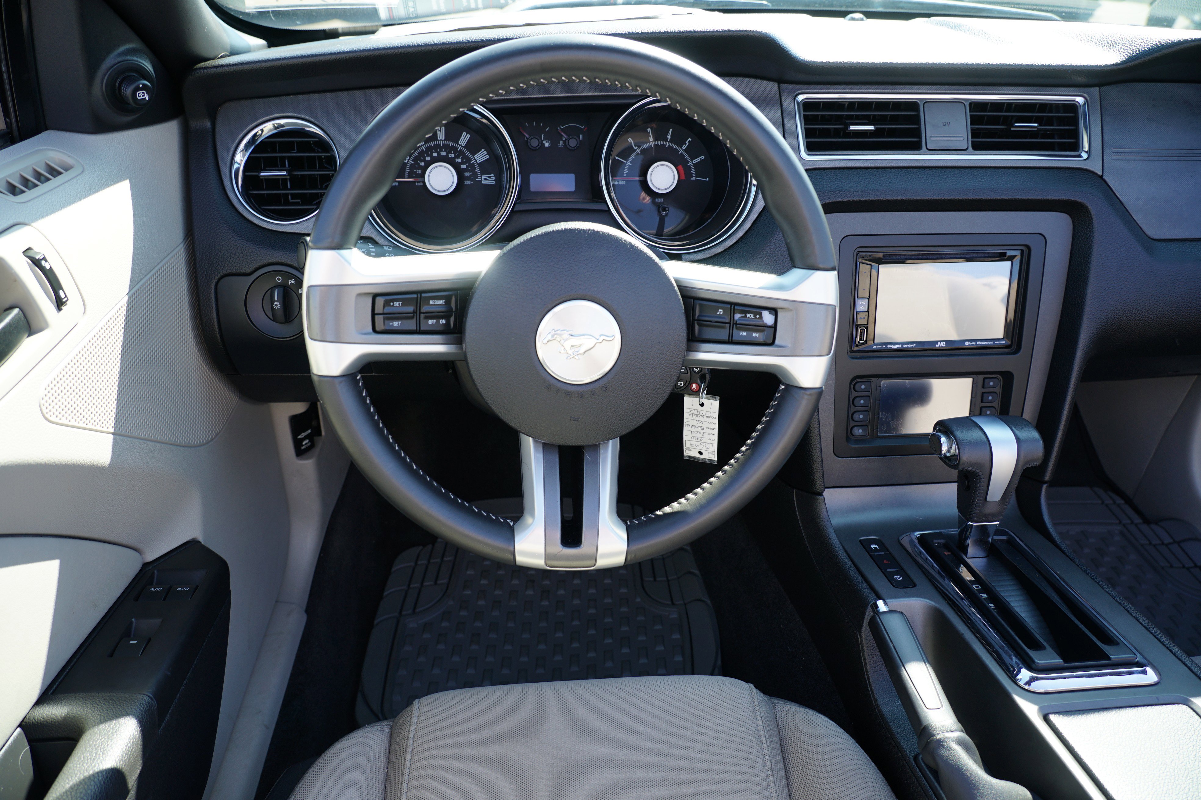 Used 2010 Ford Mustang Convertible image 19