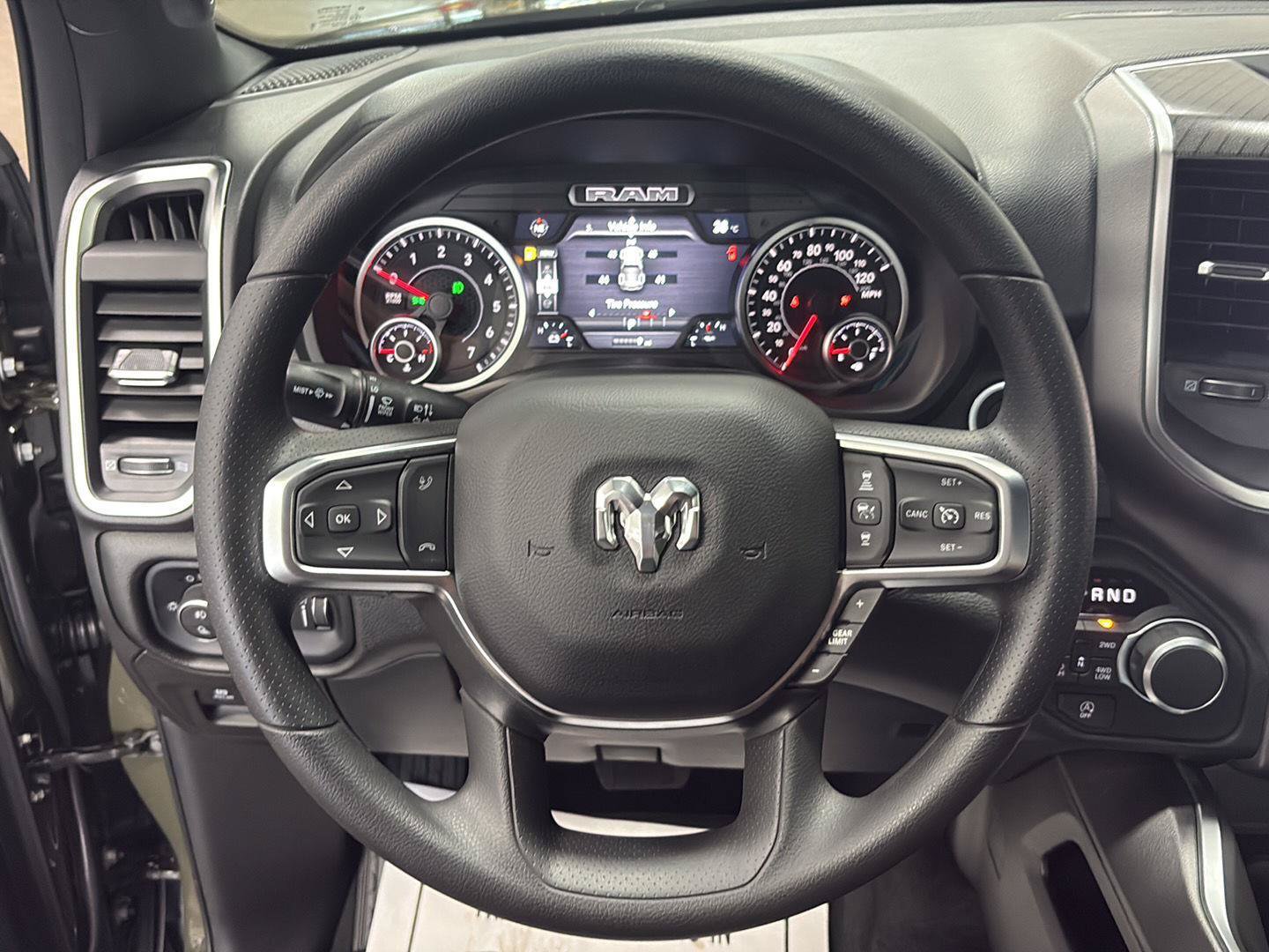 New 2026 RAM 1500 Express AWD/4WD image 9