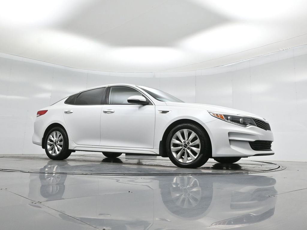Used 2016 Kia Optima EX w/ Premium Package image 3