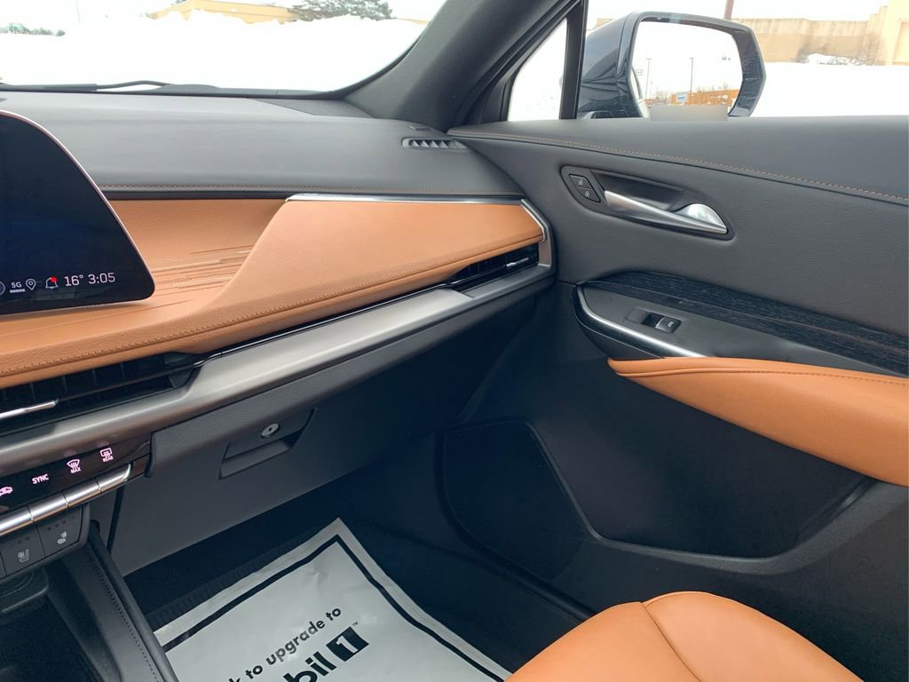 Used 2025 Cadillac XT4 Sport image 31