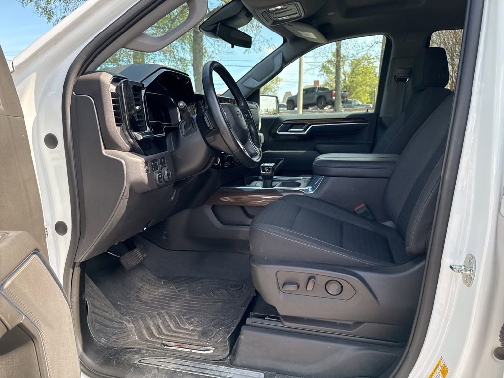 Used 2023 Chevrolet Silverado 1500 LT Trail Boss w/ Protection Package AWD/4WD image 9