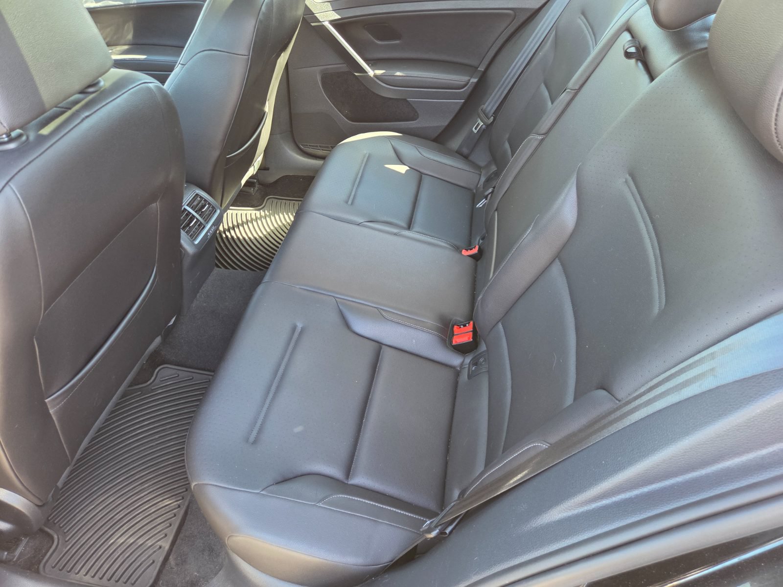 Used 2015 Volkswagen Golf TDI SE FWD image 9