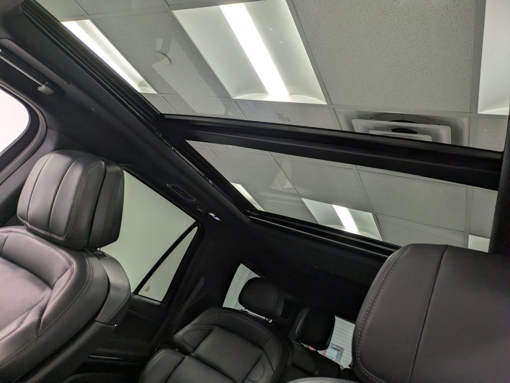 Used 2025 Lincoln Navigator Reserve w/ Jet Appearance Package image 22