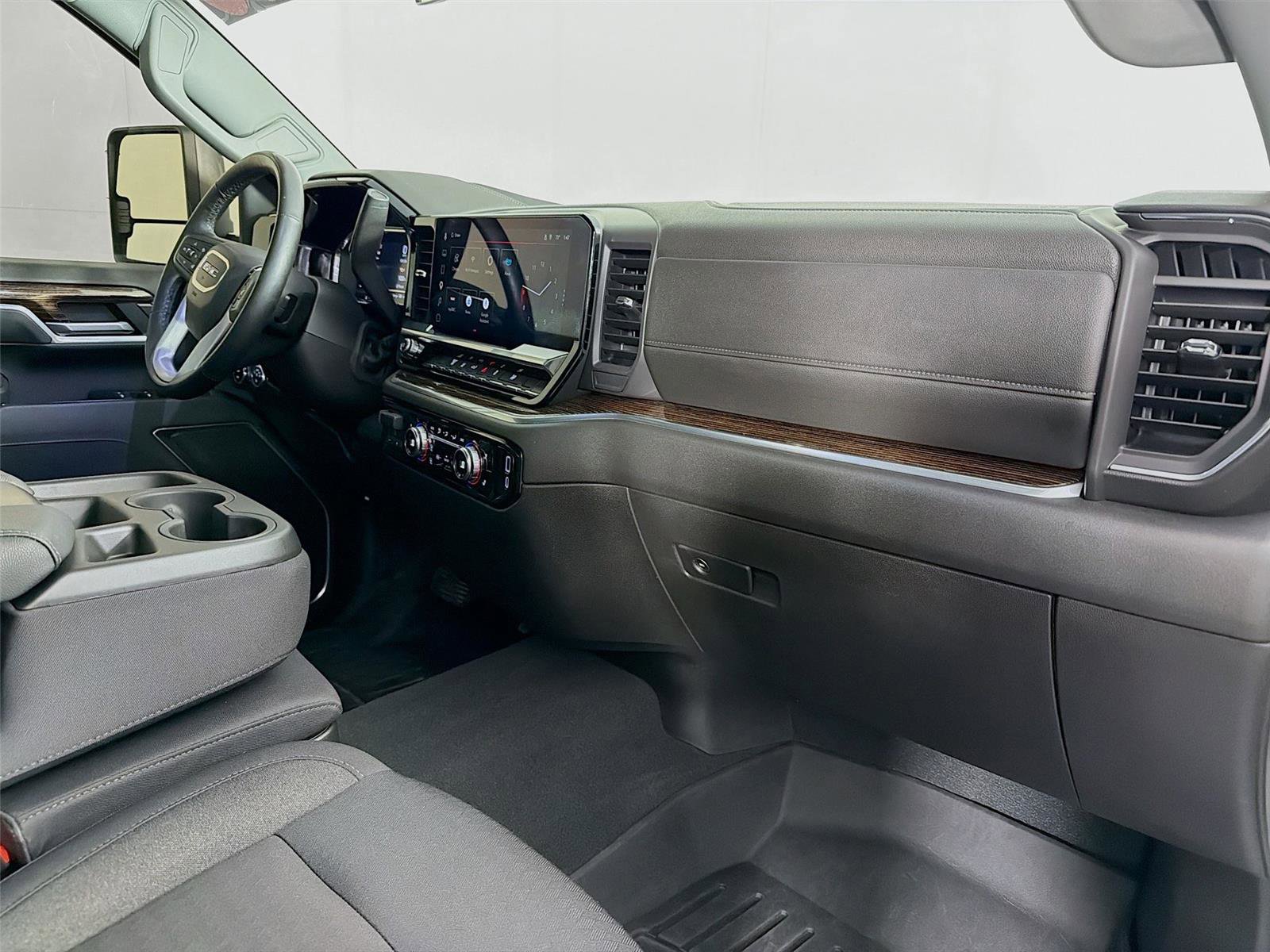 Used 2025 GMC Sierra 2500 SLE w/ SLE Value Package; AWD/4WD image 30