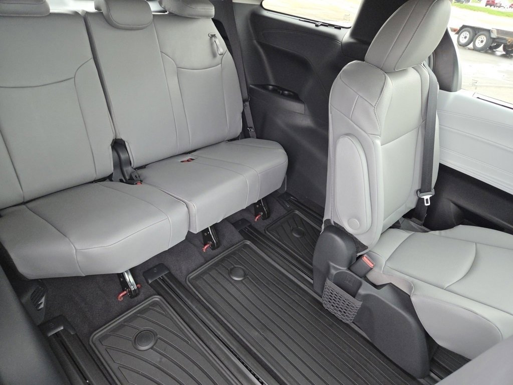 New 2026 Toyota Sienna XLE image 9