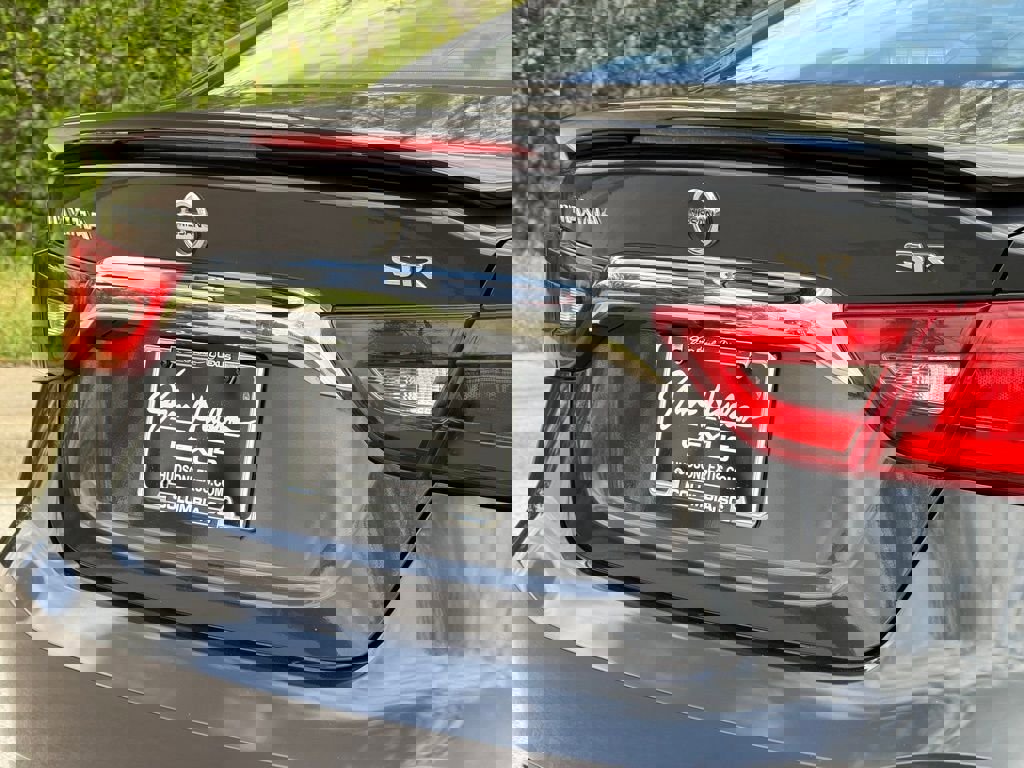 Used 2016 Nissan Maxima SR image 11