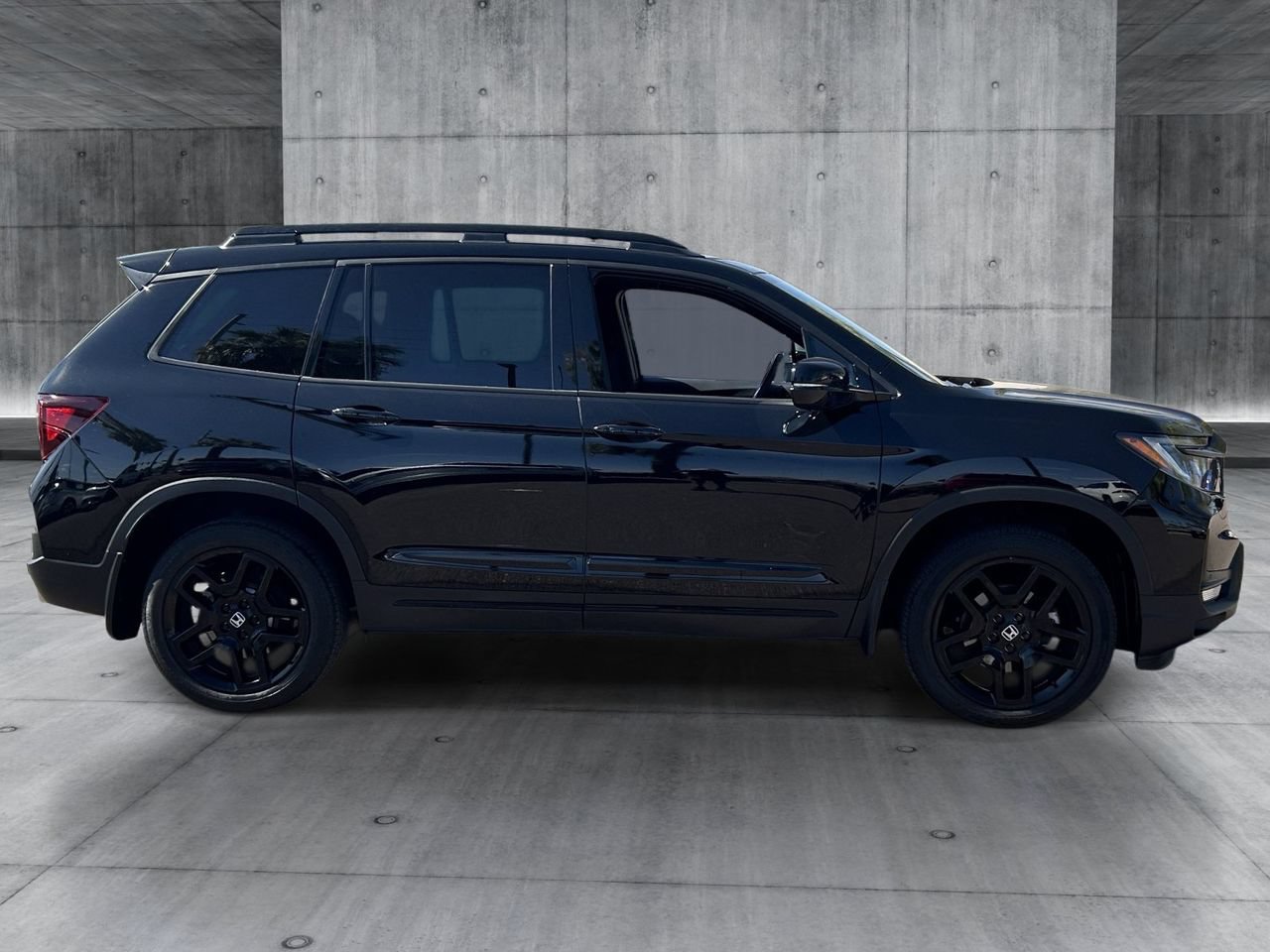Used 2025 Honda Passport Black Edition image 6