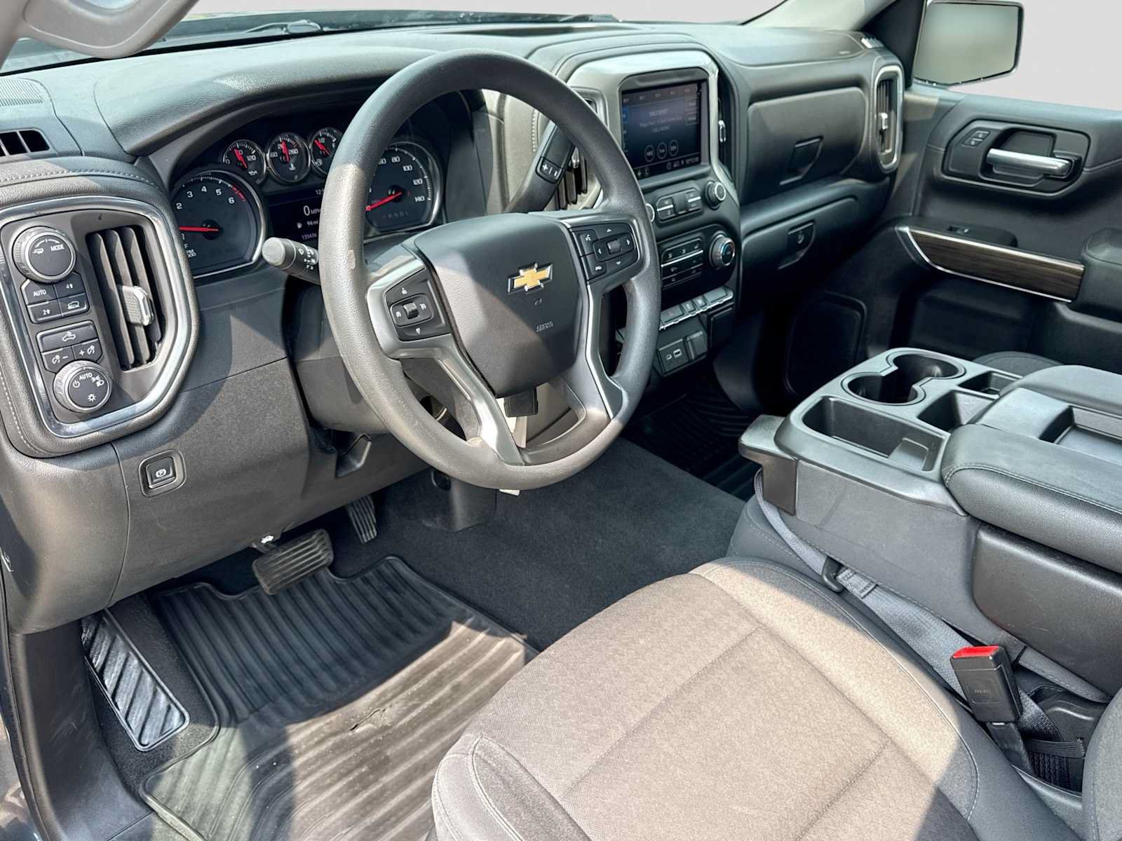 Used 2020 Chevrolet Silverado 1500 LT AWD/4WD image 2