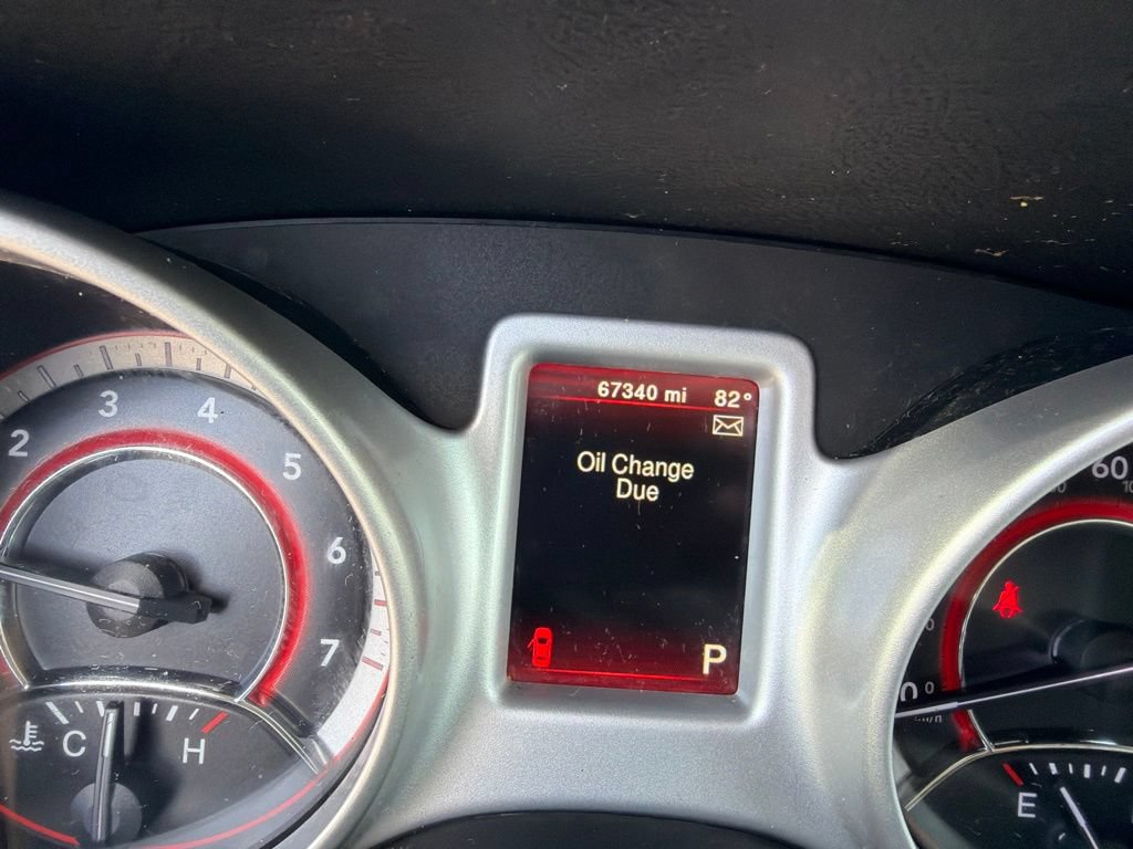 Used 2019 Dodge Journey SE w/ Connectivity Group FWD image 2