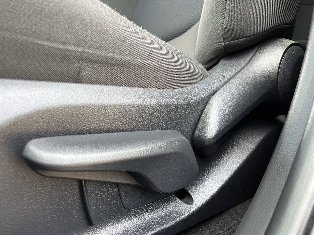 Used 2025 Toyota RAV4 LE AWD/4WD image 24