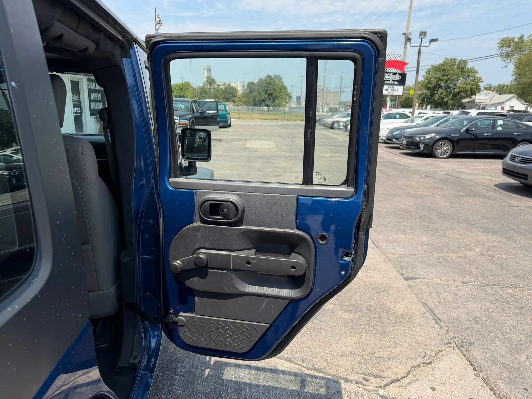 Used 2010 Jeep Wrangler Unlimited Sport AWD/4WD image 15