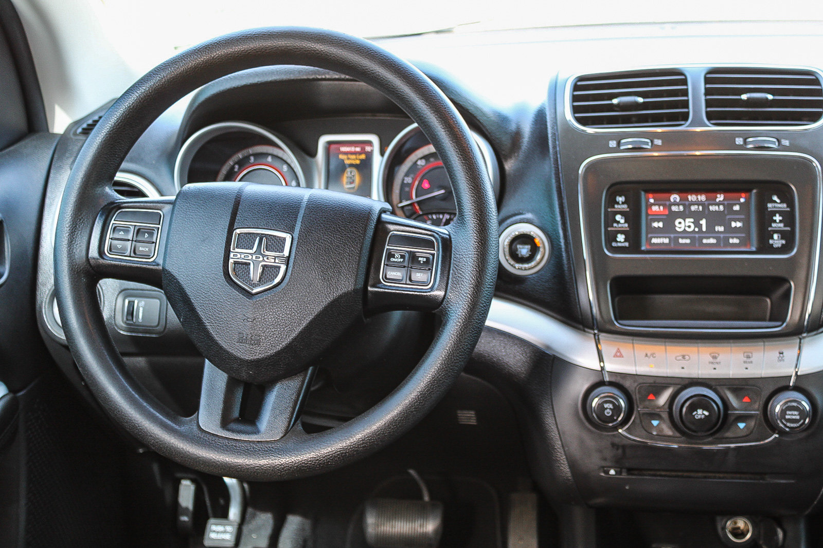 Used 2020 Dodge Journey SE FWD image 15