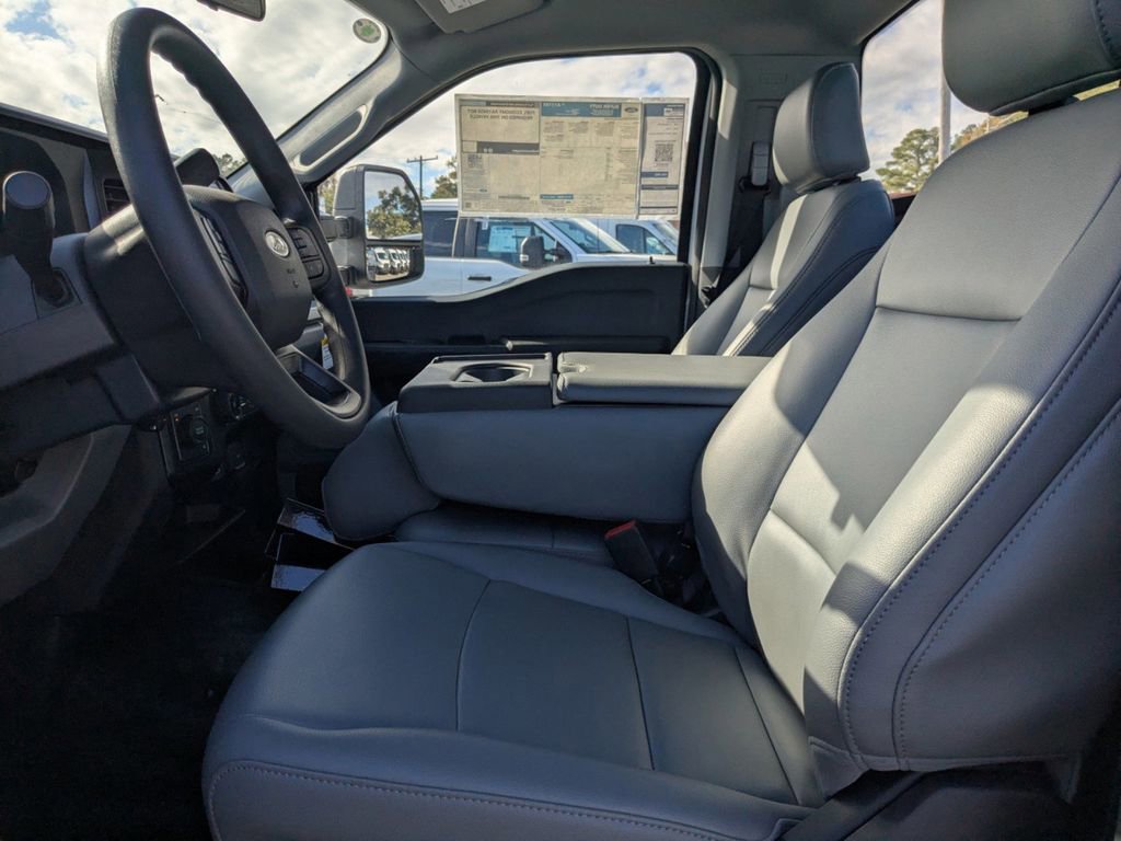New 2025 Ford F550 4x4 Regular Cab Super Duty image 17