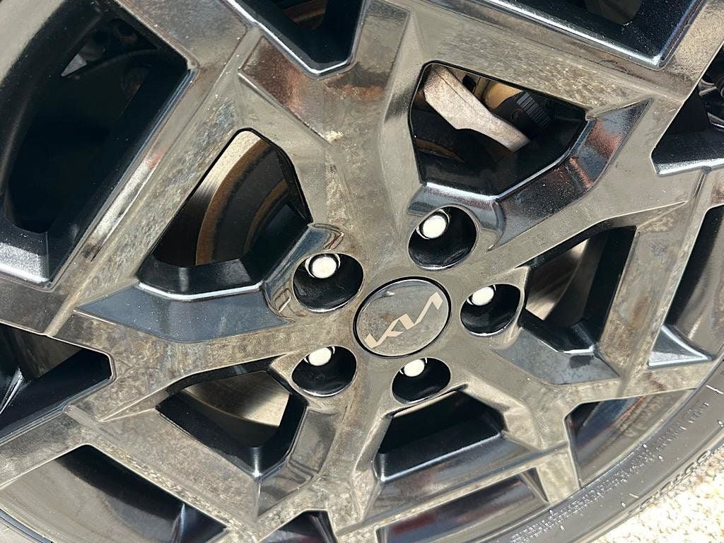 Used 2025 Kia Carnival SX w/ SX Dark Edition Package FWD image 29